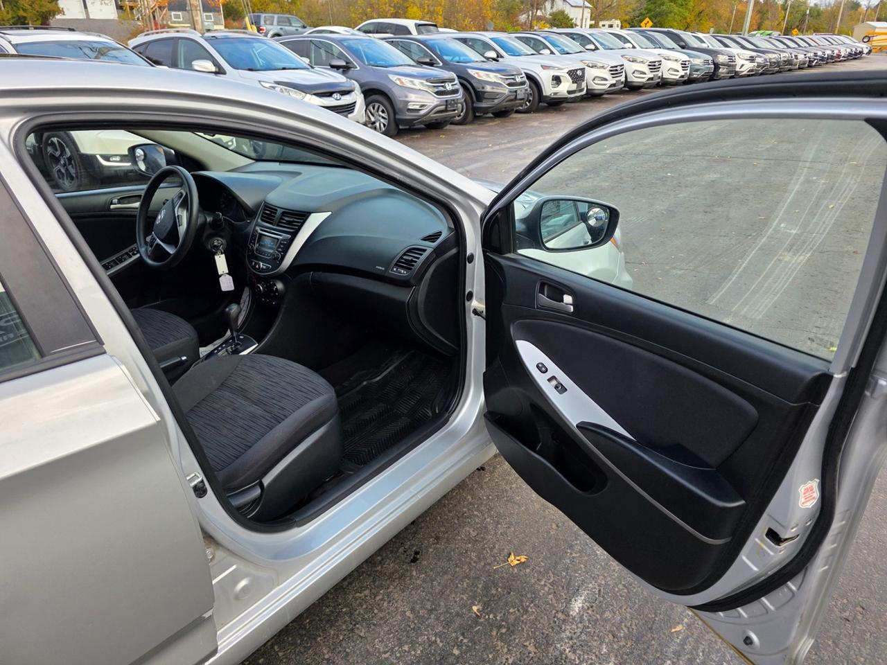 2017 Hyundai Accent SE Photo