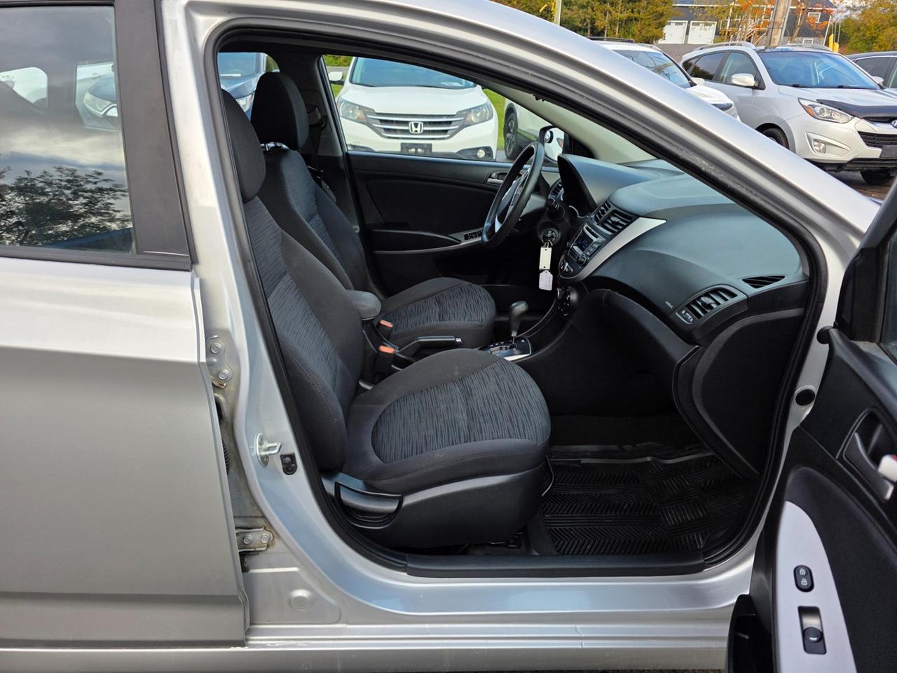2017 Hyundai Accent SE Photo