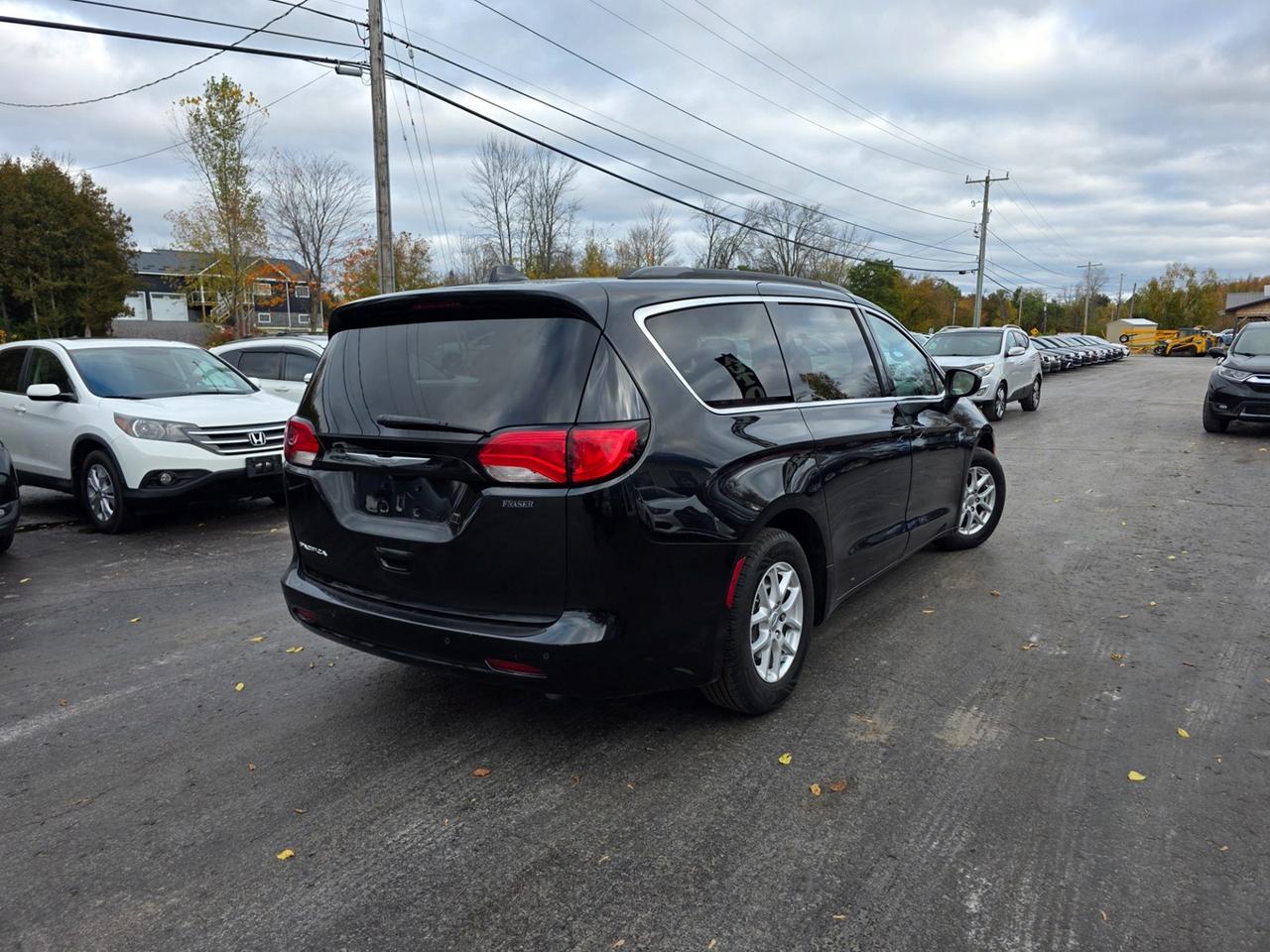 2017 Chrysler Pacifica LX Photo