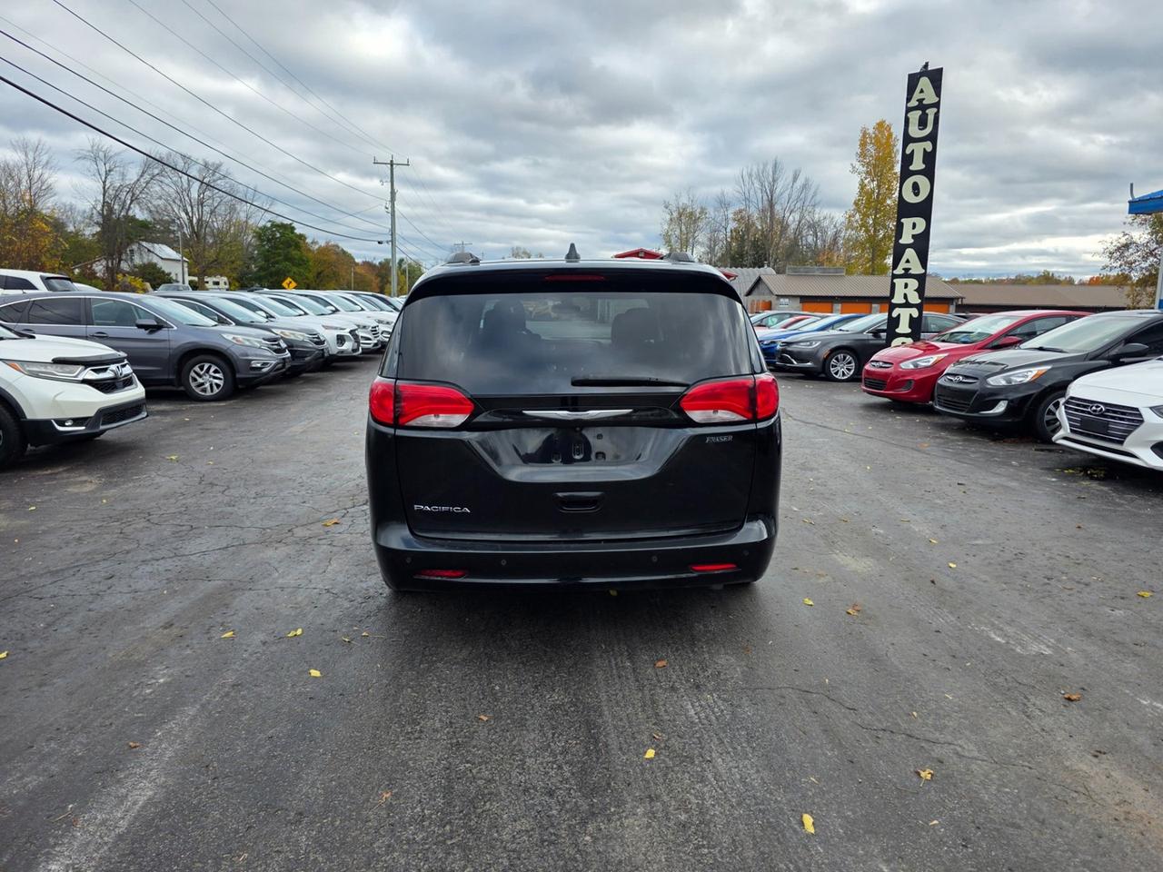 2017 Chrysler Pacifica LX Photo