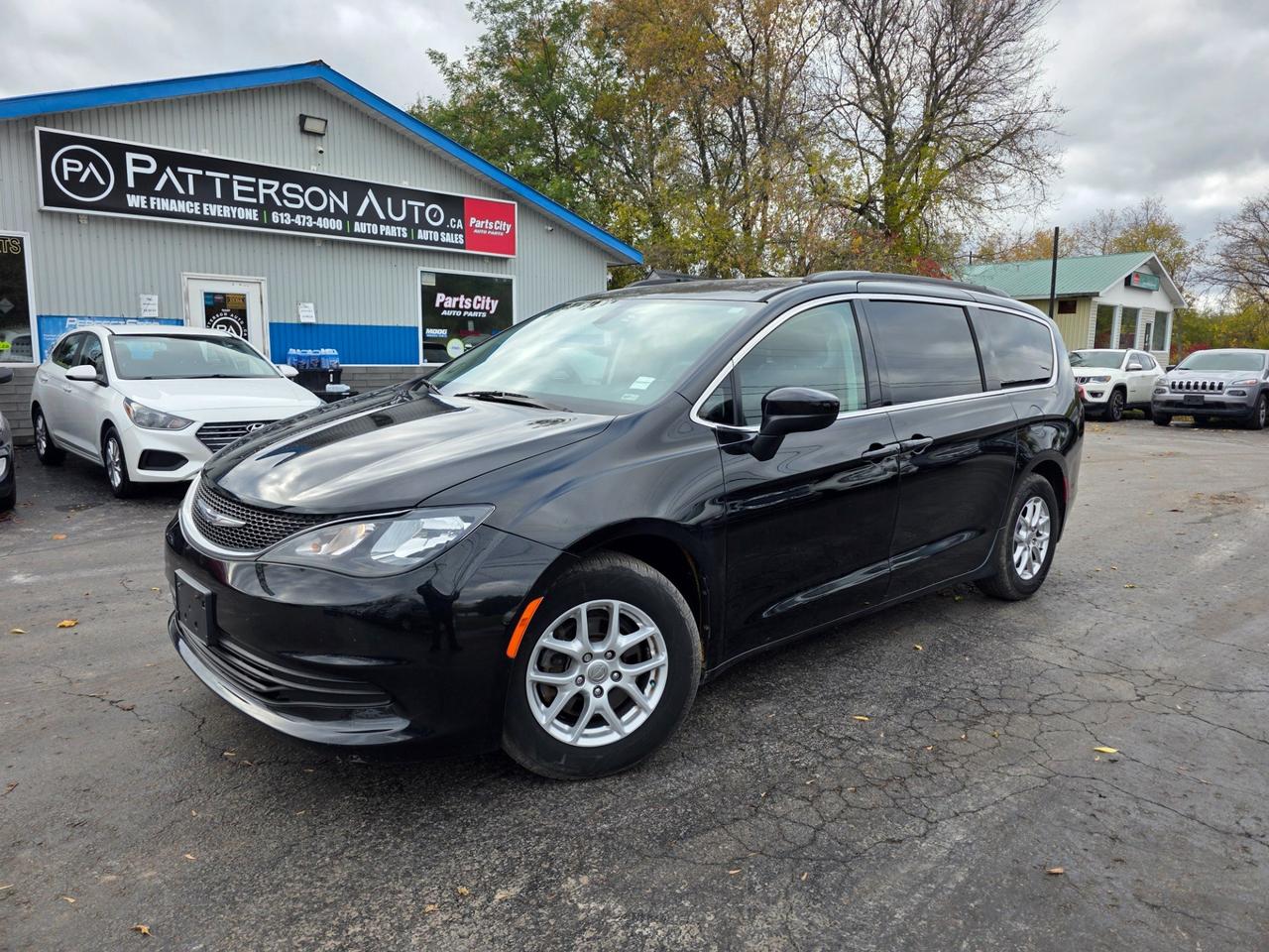 2017 Chrysler Pacifica LX Photo
