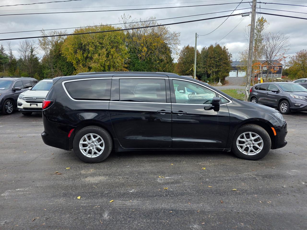 2017 Chrysler Pacifica LX Photo