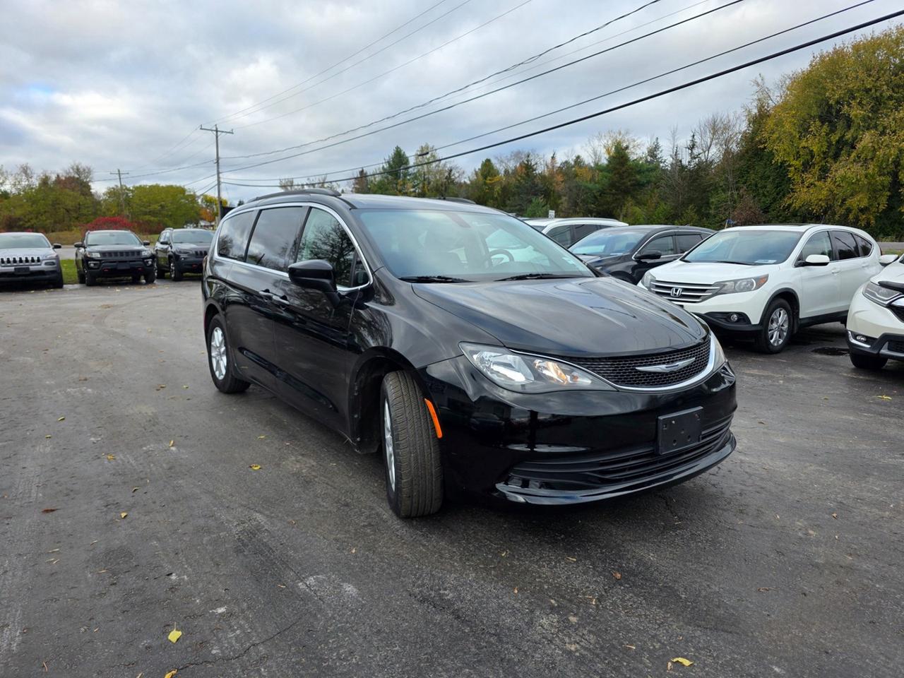 2017 Chrysler Pacifica LX Photo