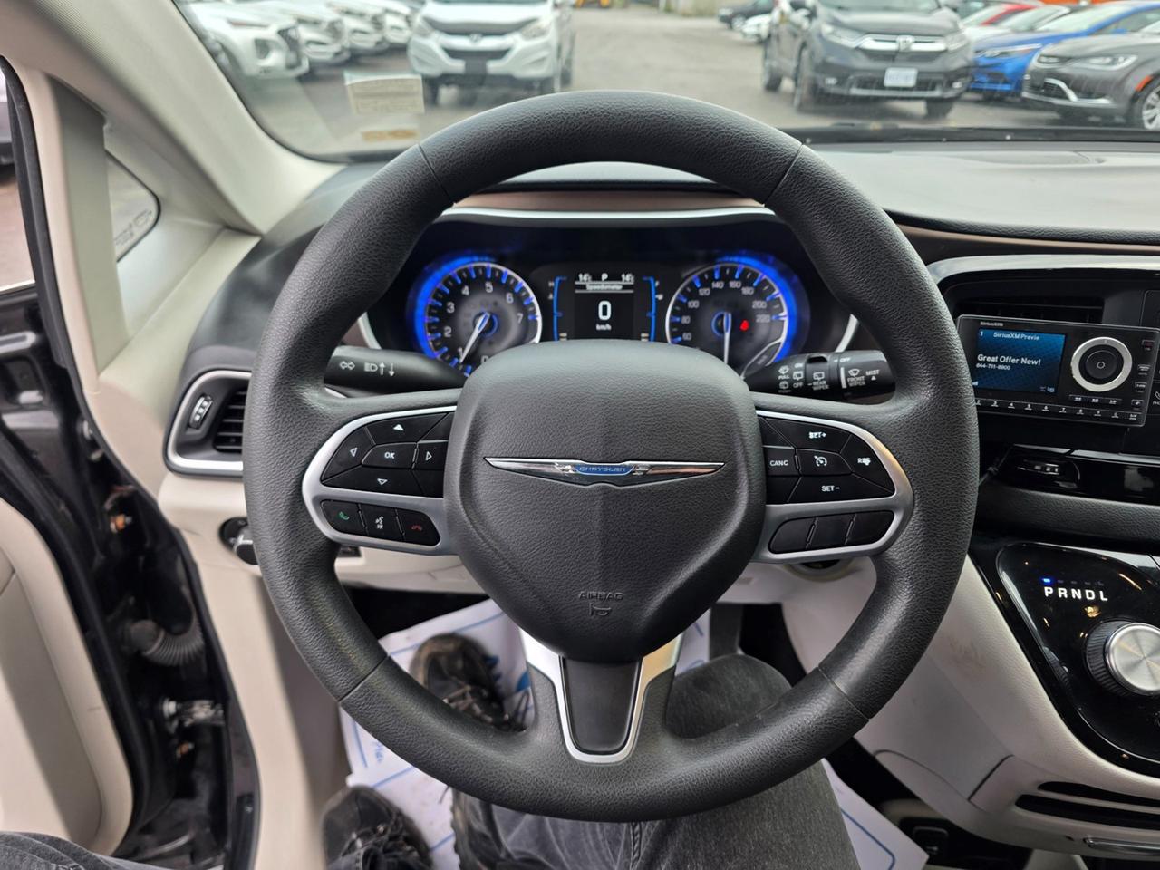 2017 Chrysler Pacifica LX Photo