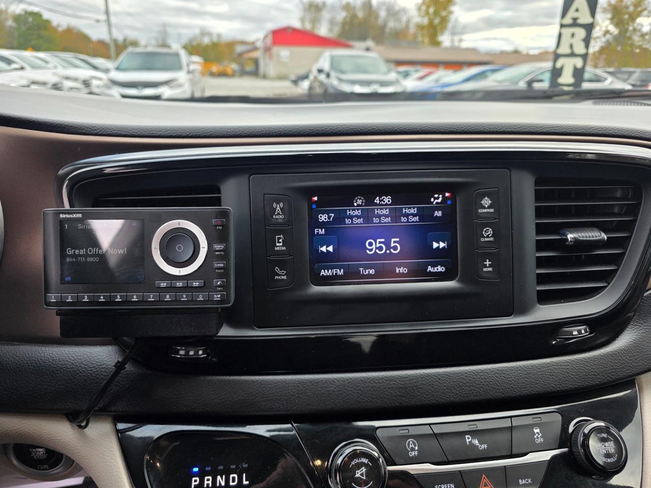 2017 Chrysler Pacifica LX Photo