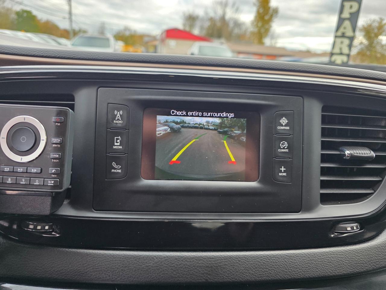 2017 Chrysler Pacifica LX Photo