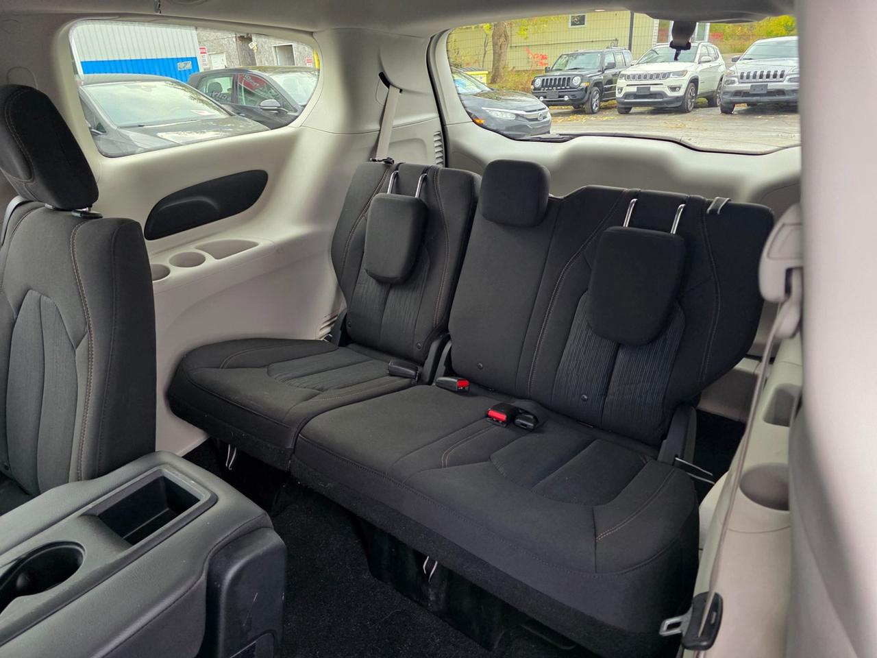 2017 Chrysler Pacifica LX Photo