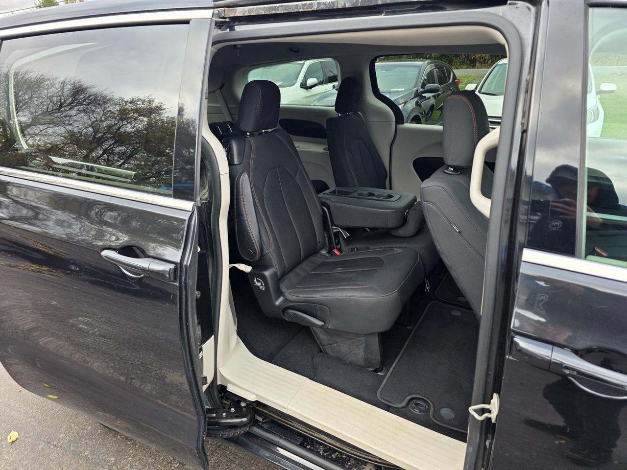 2017 Chrysler Pacifica LX Photo