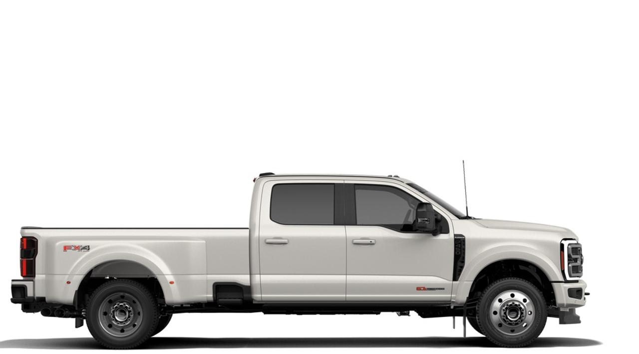 2027 Ford F-450 Super Duty DRW Platinum Photo