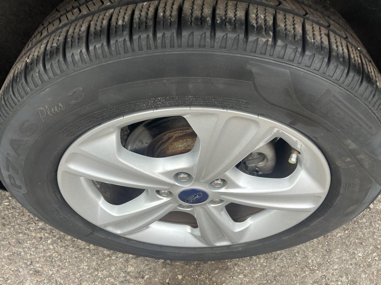 2016 Ford Escape SE Photo