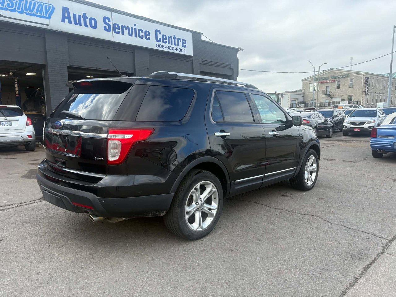 2011 Ford Explorer LIMITED Photo2