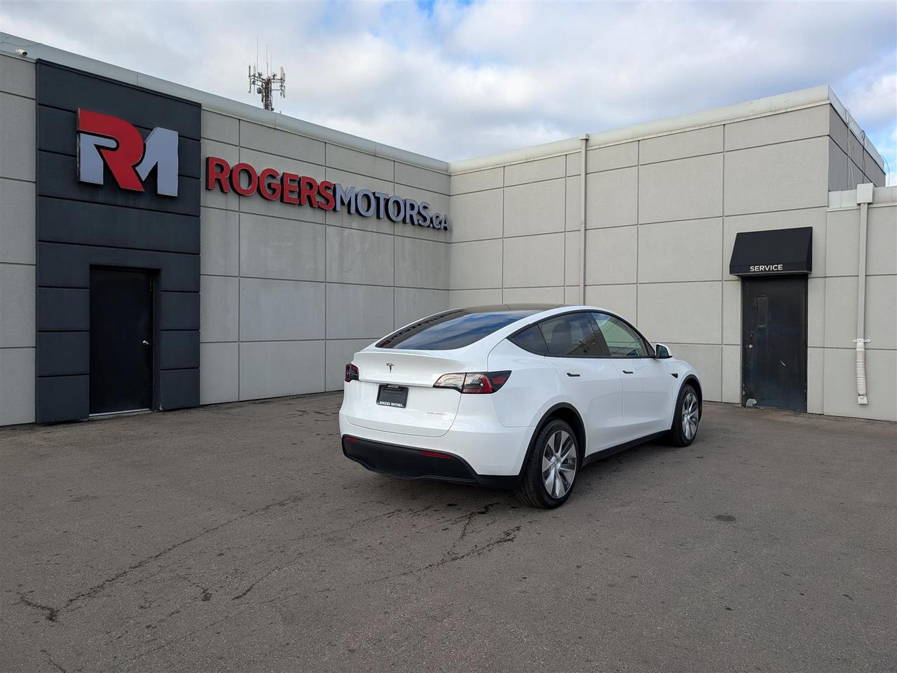 2022 Tesla Model Y LONG RANGE AWD - WHITE INTERIOR - DUAL MOTOR Photo4