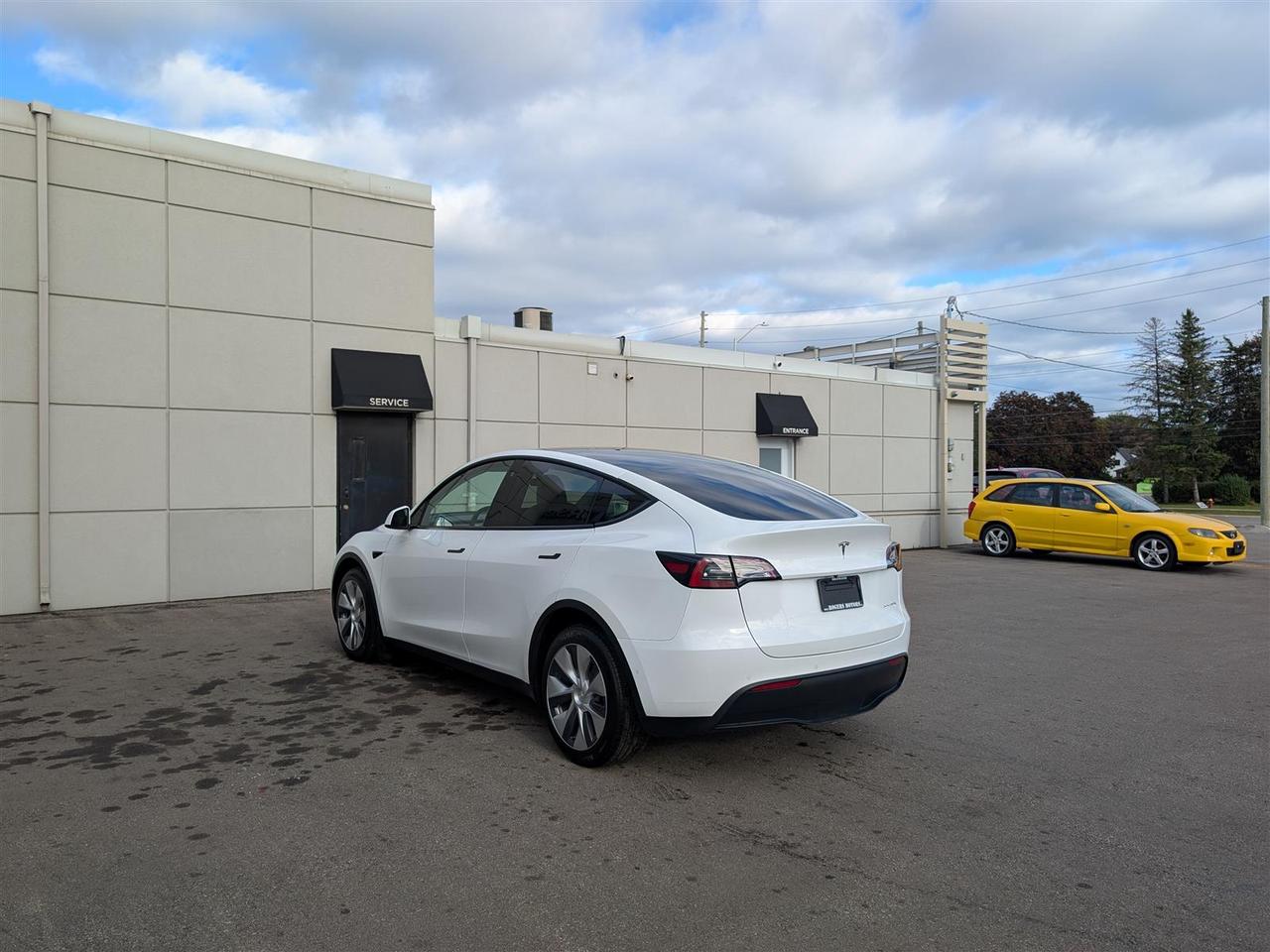 2022 Tesla Model Y LONG RANGE AWD - WHITE INTERIOR - DUAL MOTOR Photo