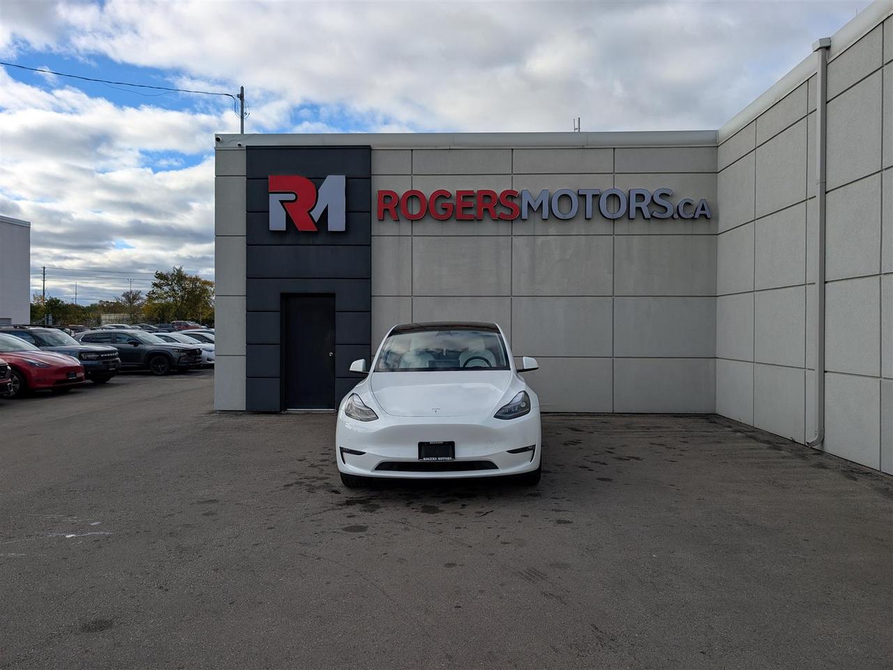 2022 Tesla Model Y LONG RANGE AWD - WHITE INTERIOR - DUAL MOTOR Photo
