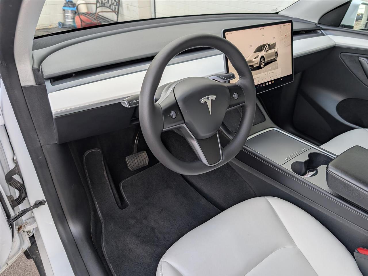 2022 Tesla Model Y LONG RANGE AWD - WHITE INTERIOR - DUAL MOTOR Photo
