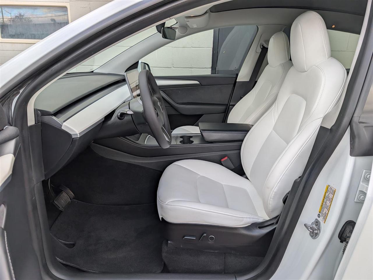2022 Tesla Model Y LONG RANGE AWD - WHITE INTERIOR - DUAL MOTOR Photo