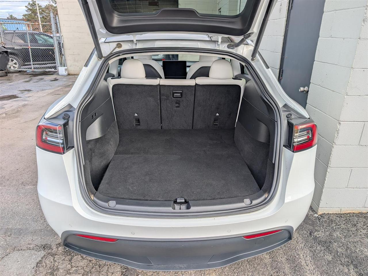 2022 Tesla Model Y LONG RANGE AWD - WHITE INTERIOR - DUAL MOTOR Photo