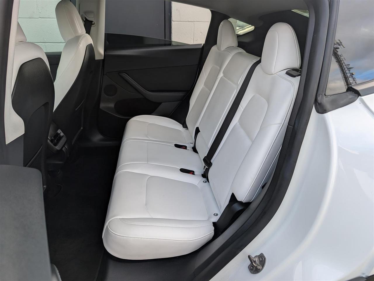 2022 Tesla Model Y LONG RANGE AWD - WHITE INTERIOR - DUAL MOTOR Photo