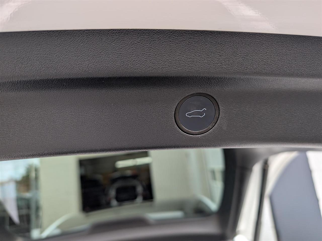 2022 Tesla Model Y LONG RANGE AWD - WHITE INTERIOR - DUAL MOTOR Photo