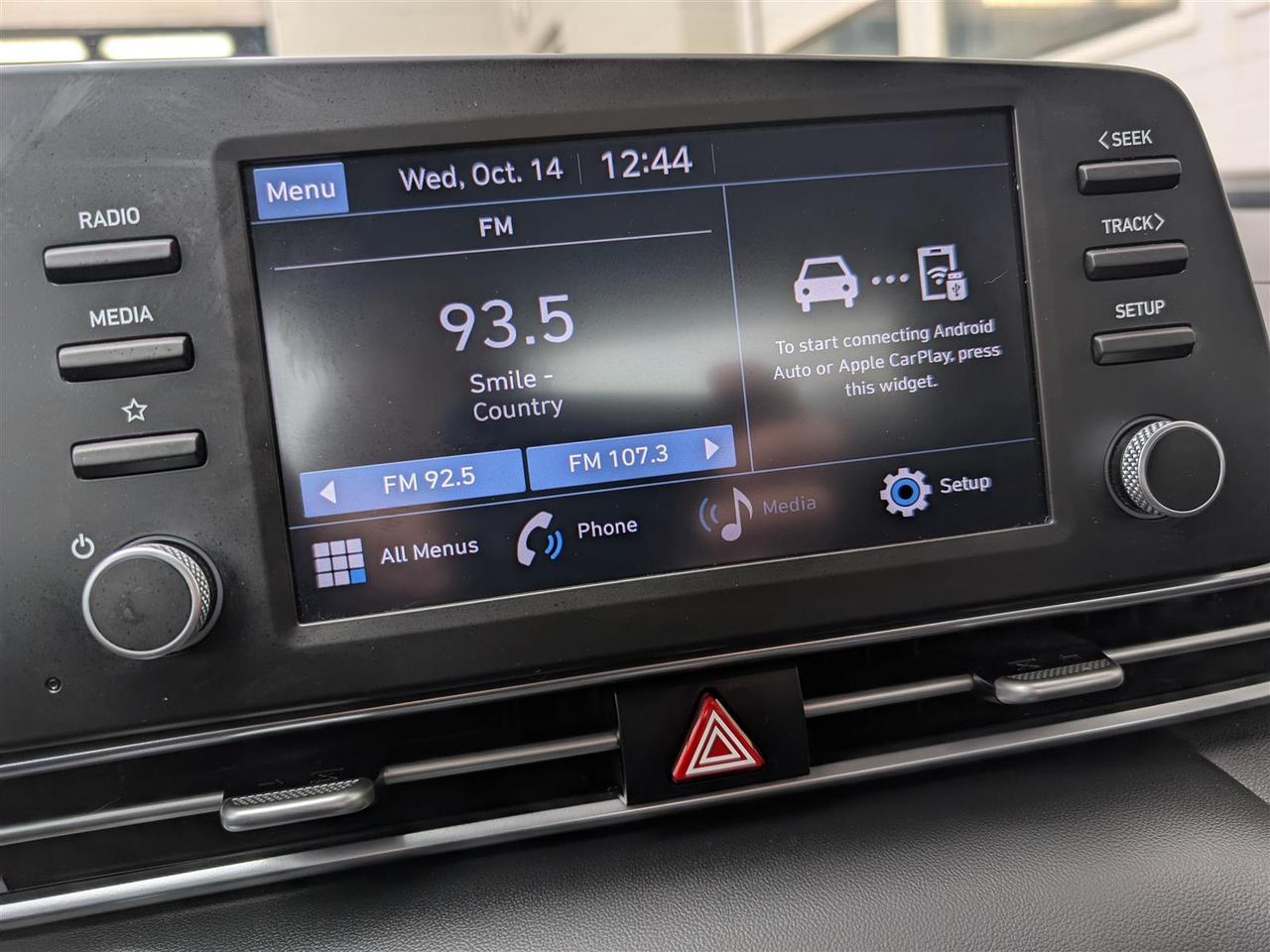 2022 Hyundai Elantra ESSENTIAL - HTD SEATS - REVERSE CAM - CARPLAY Photo