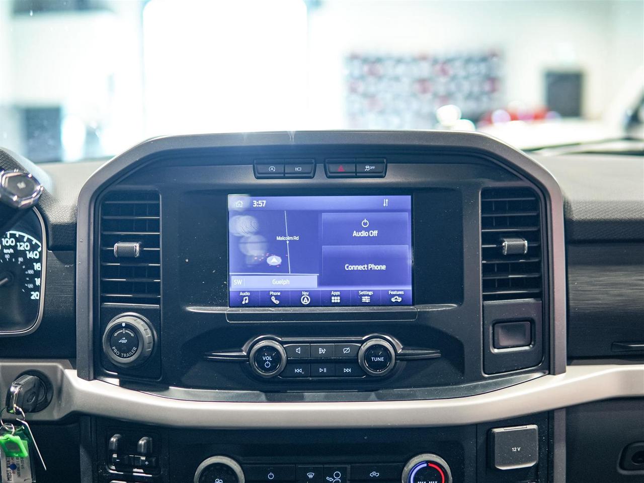 2023 Ford F-150 XLT CREW CAB | 4X4 | 300 A | 5.0 L V8 | 6.5 FT | NO ACCIDENTS Photo
