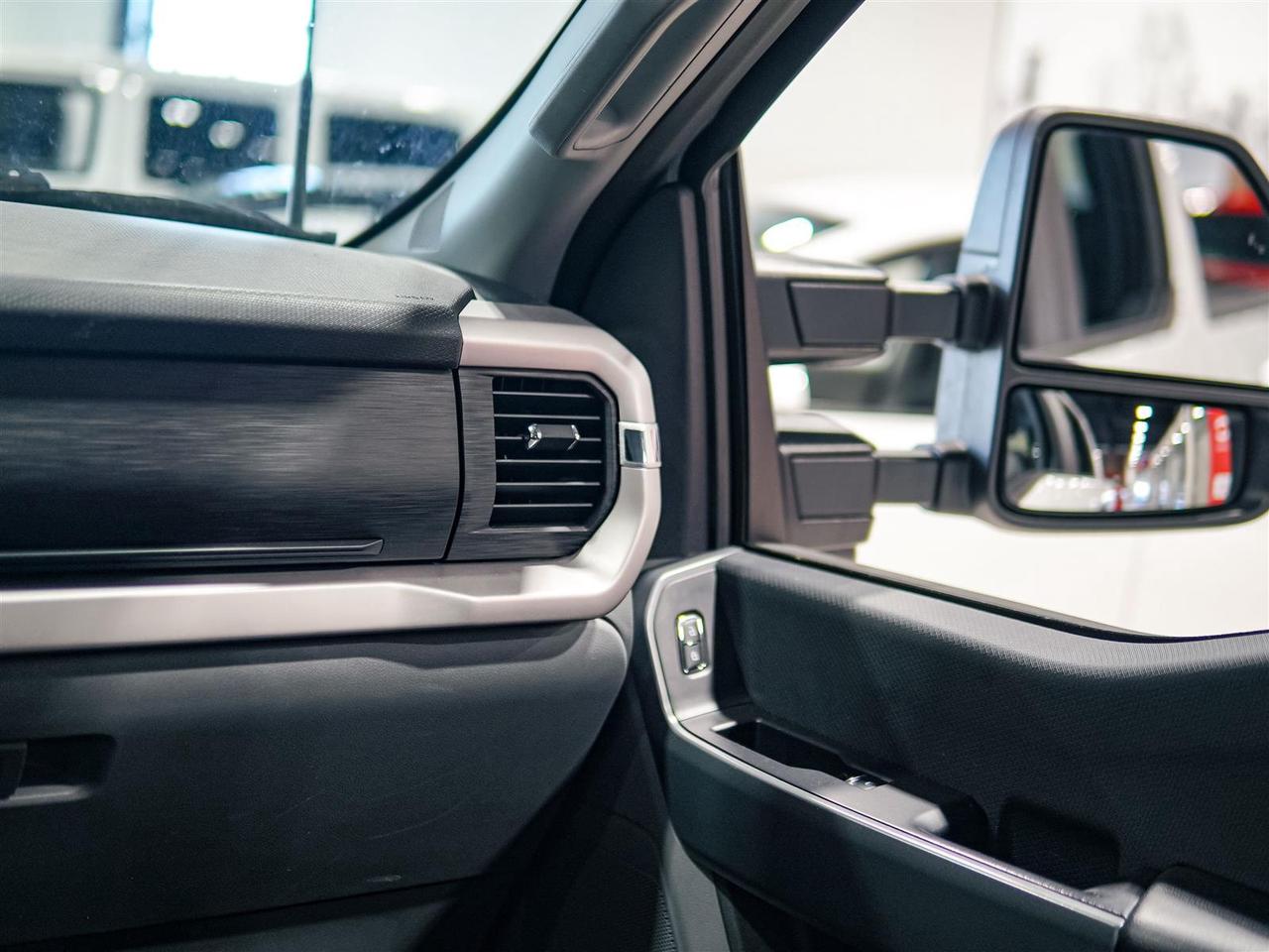 2023 Ford F-150 XLT CREW CAB | 4X4 | 300 A | 5.0 L V8 | 6.5 FT | NO ACCIDENTS Photo