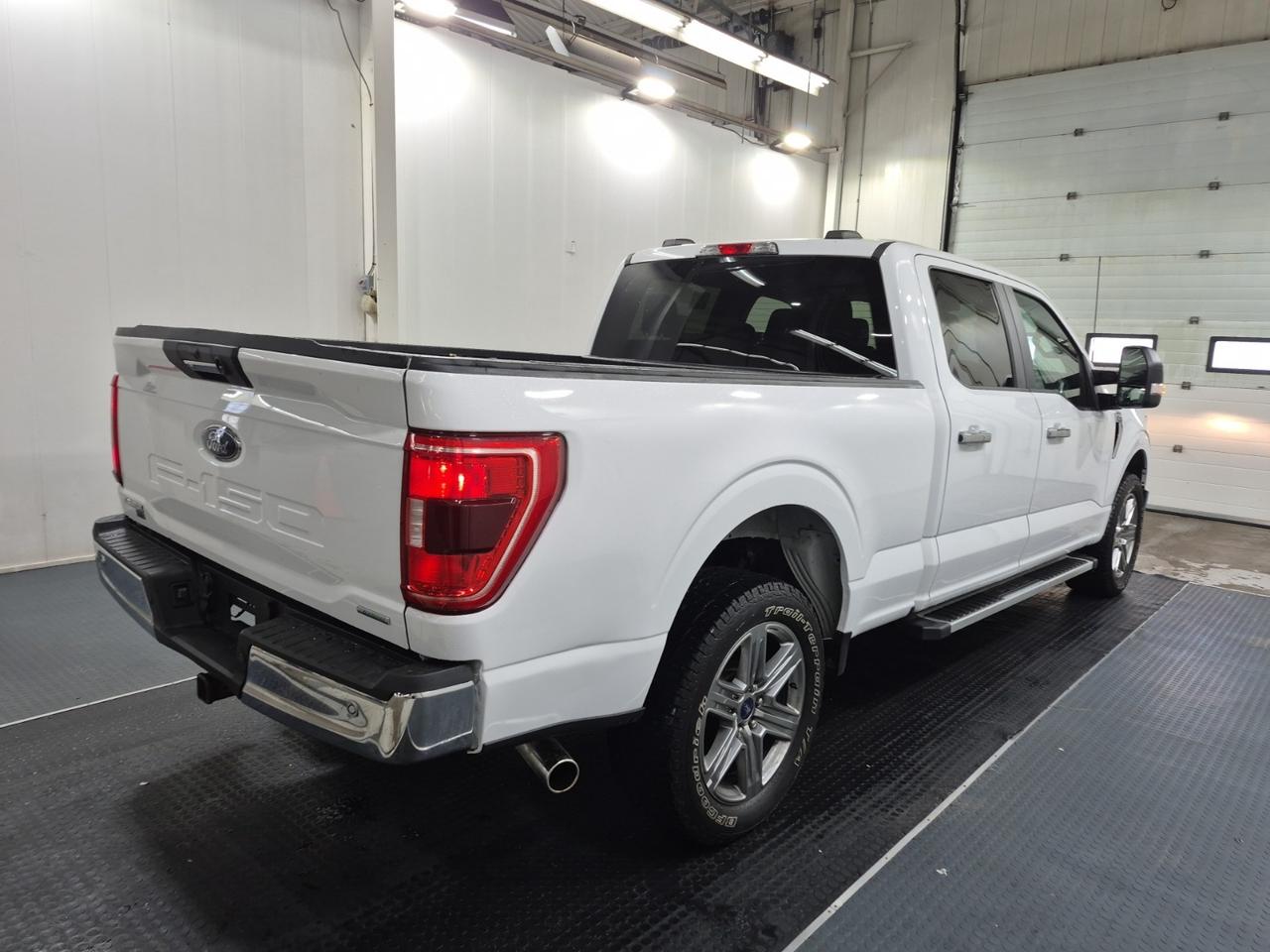 2022 Ford F-150 SUPERCREW XLT | 4X4 | 3.5 L 6 CYL | 6.5 FT | NO ACCIDENTS Photo