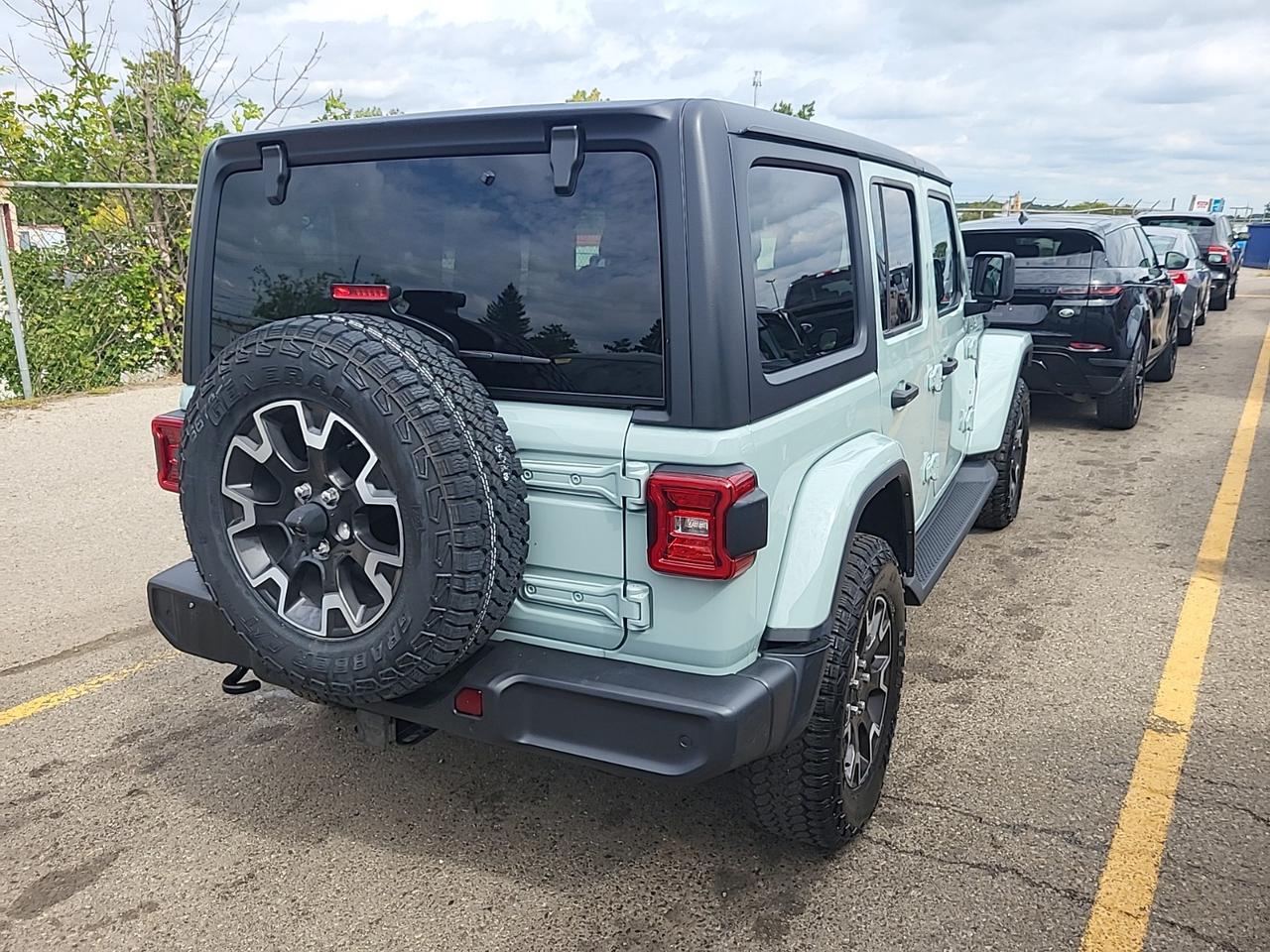 2024 Jeep Wrangler SAHARA 4X4 | LEATHER | TECH PKG | SAFETY PKG | TOW PKG | NO ACCIDENTS Photo