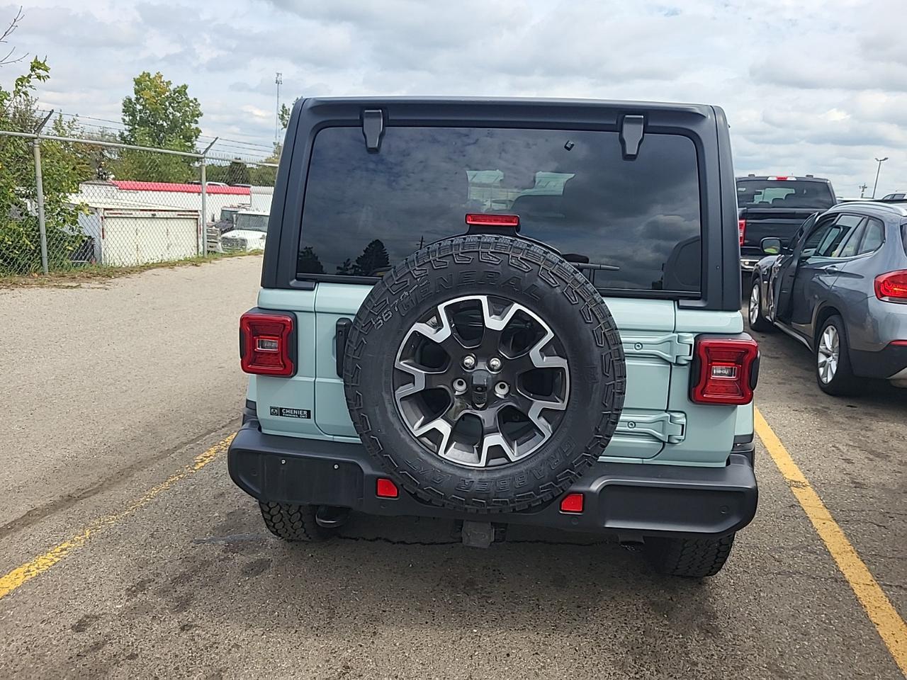 2024 Jeep Wrangler SAHARA 4X4 | LEATHER | TECH PKG | SAFETY PKG | TOW PKG | NO ACCIDENTS Photo