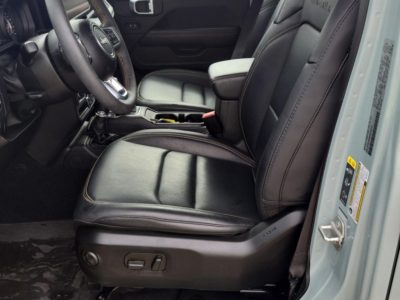 2024 Jeep Wrangler SAHARA 4X4 | LEATHER | TECH PKG | SAFETY PKG | TOW PKG | NO ACCIDENTS Photo