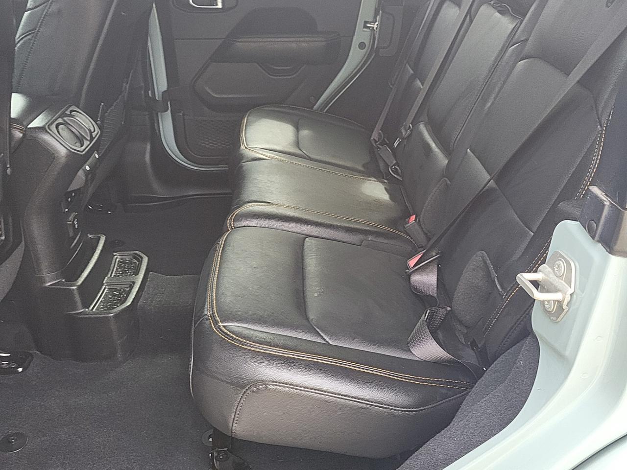 2024 Jeep Wrangler SAHARA 4X4 | LEATHER | TECH PKG | SAFETY PKG | TOW PKG | NO ACCIDENTS Photo