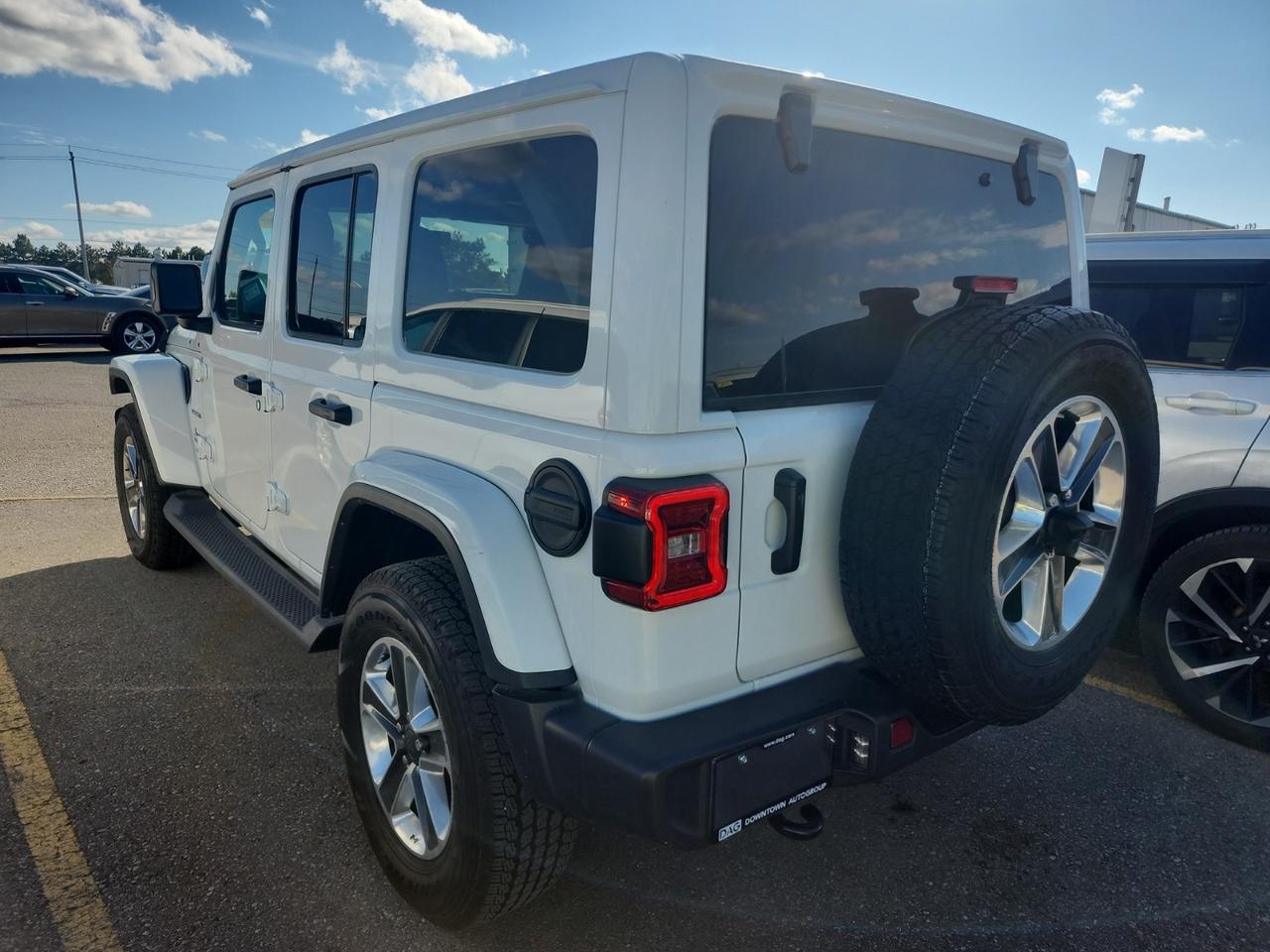 2022 Jeep Wrangler SAHARA 4X4 | LEATHER | NO ACCIDENTS | COLD + LED PKG Photo