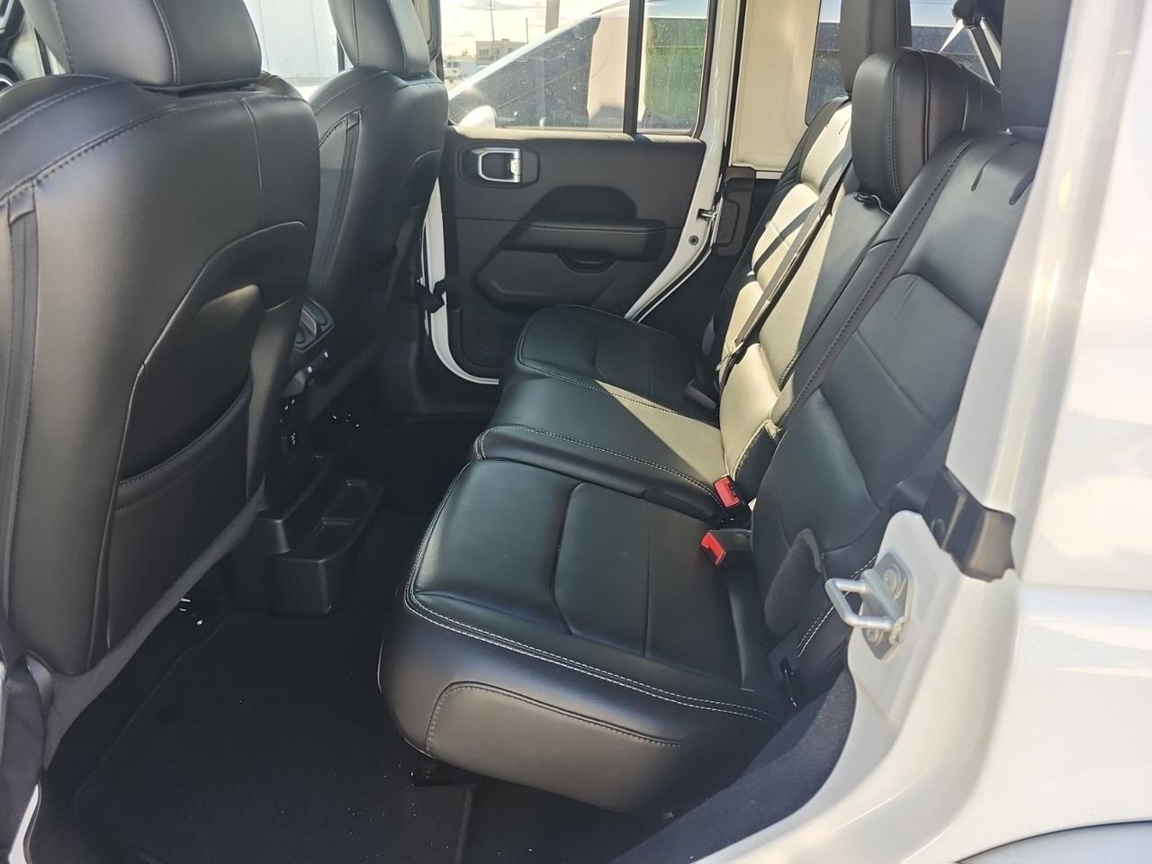 2022 Jeep Wrangler SAHARA 4X4 | LEATHER | NO ACCIDENTS | COLD + LED PKG Photo