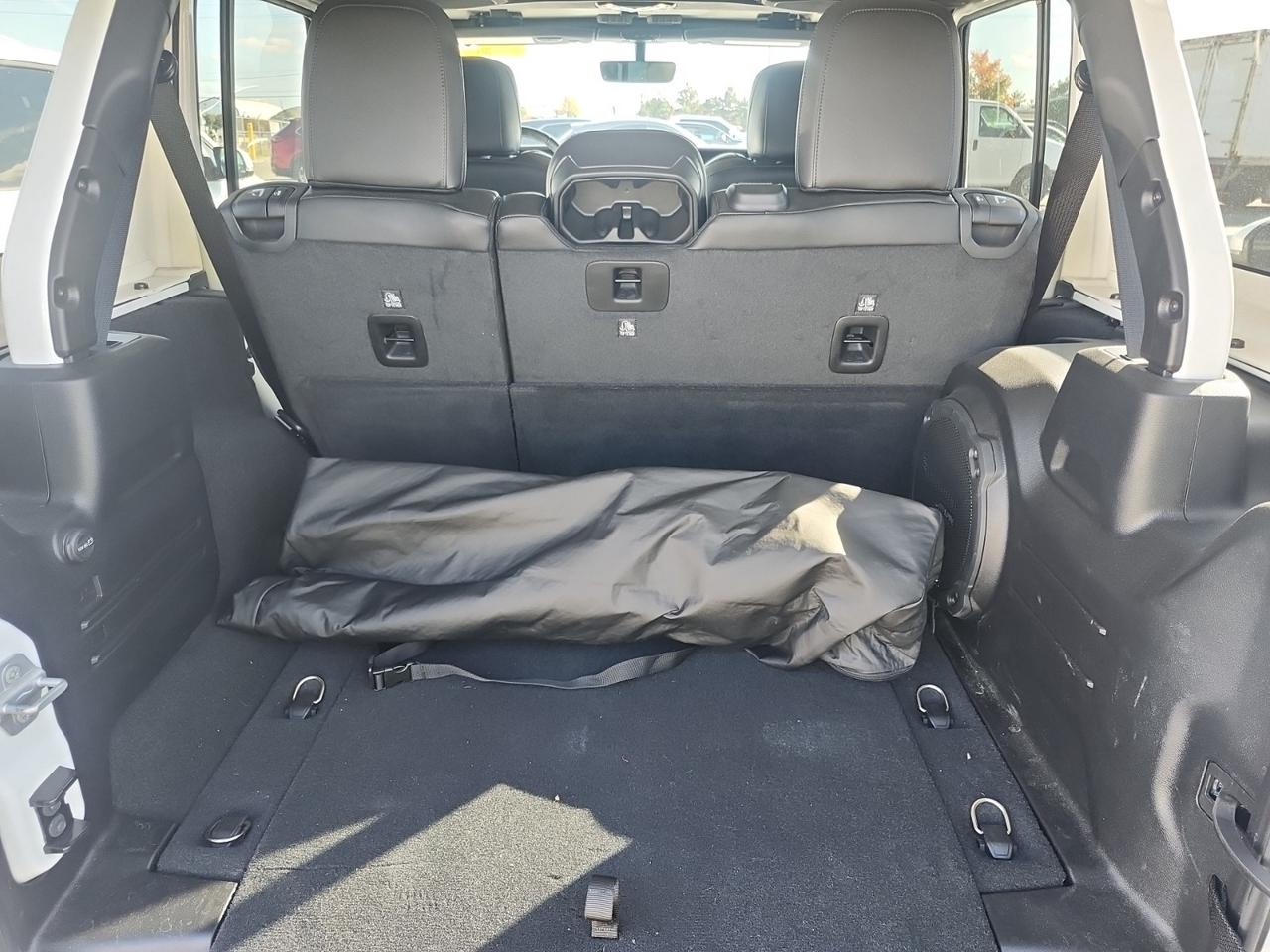 2022 Jeep Wrangler SAHARA 4X4 | LEATHER | NO ACCIDENTS | COLD + LED PKG Photo