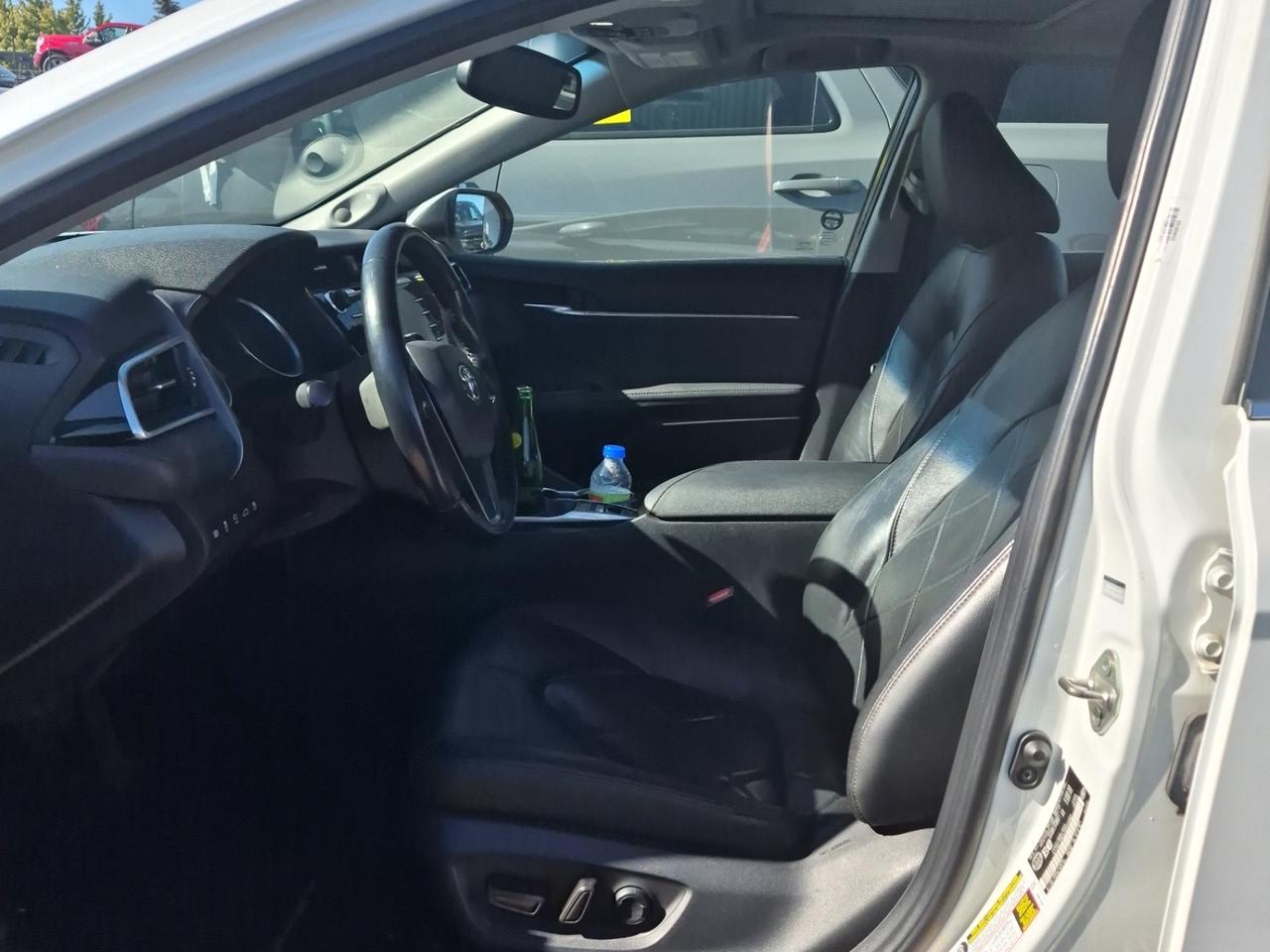 2018 Toyota Camry HYBRID XLE HYBRID | TOYOTA SERVICED | LEATHER | SUNROOF | BLIND SPOT Photo