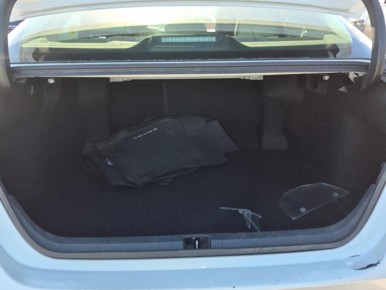 2018 Toyota Camry HYBRID XLE HYBRID | TOYOTA SERVICED | LEATHER | SUNROOF | BLIND SPOT Photo