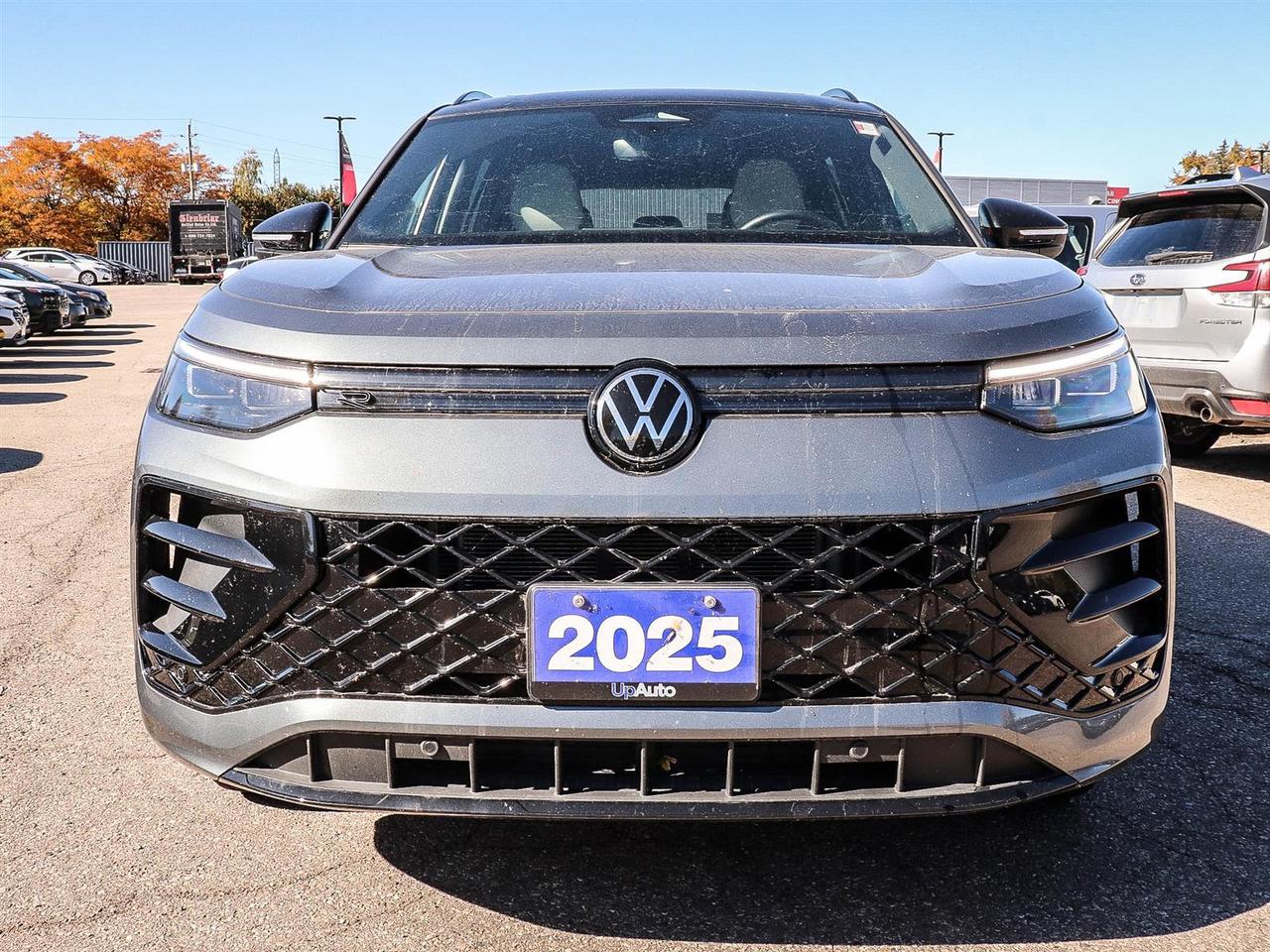 2025 Volkswagen Tiguan Comfortline R-Line Black Edition Photo1