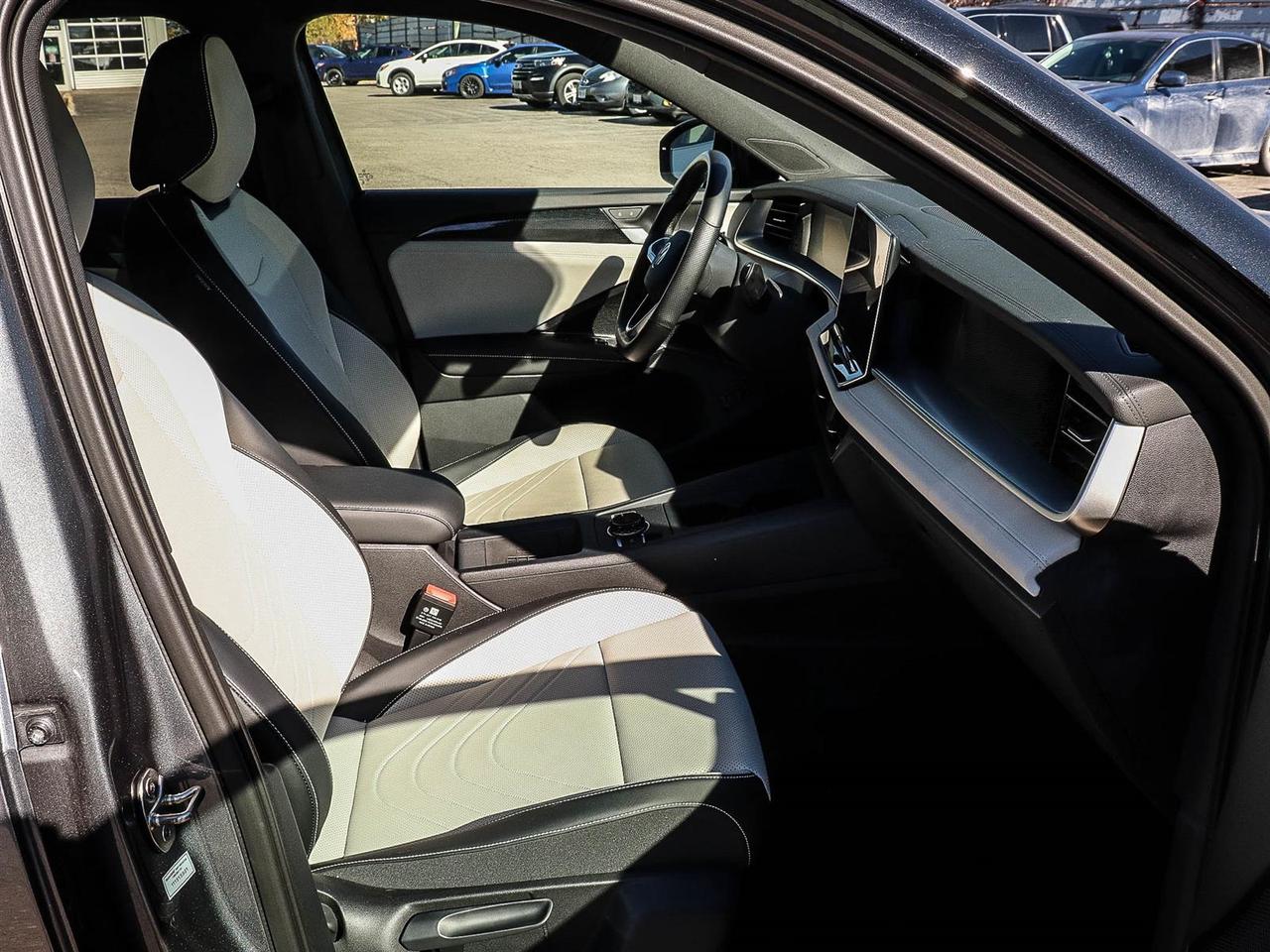 2025 Volkswagen Tiguan Comfortline R-Line Black Edition Photo