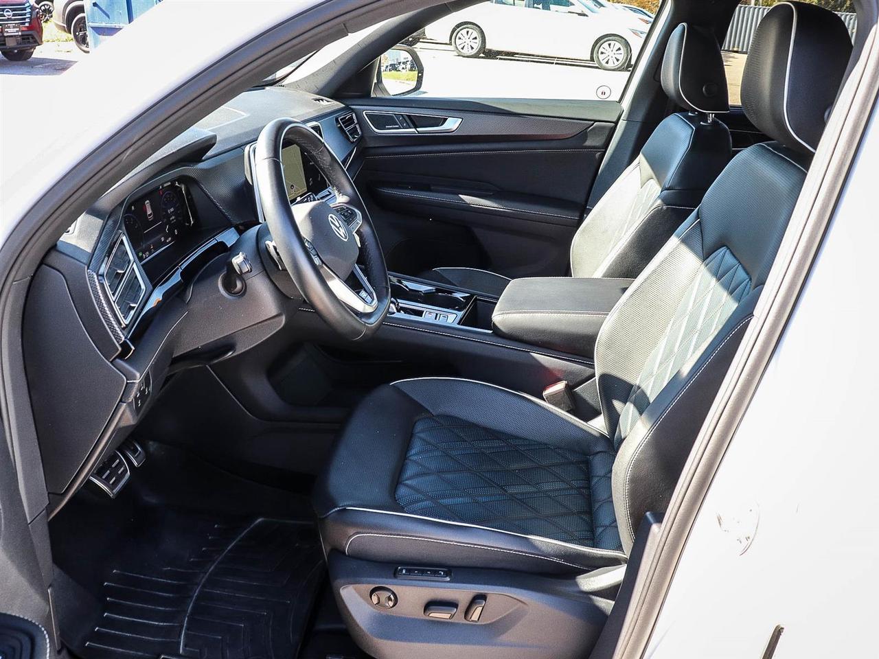 2025 Volkswagen Atlas Cross Sport Execline Photo
