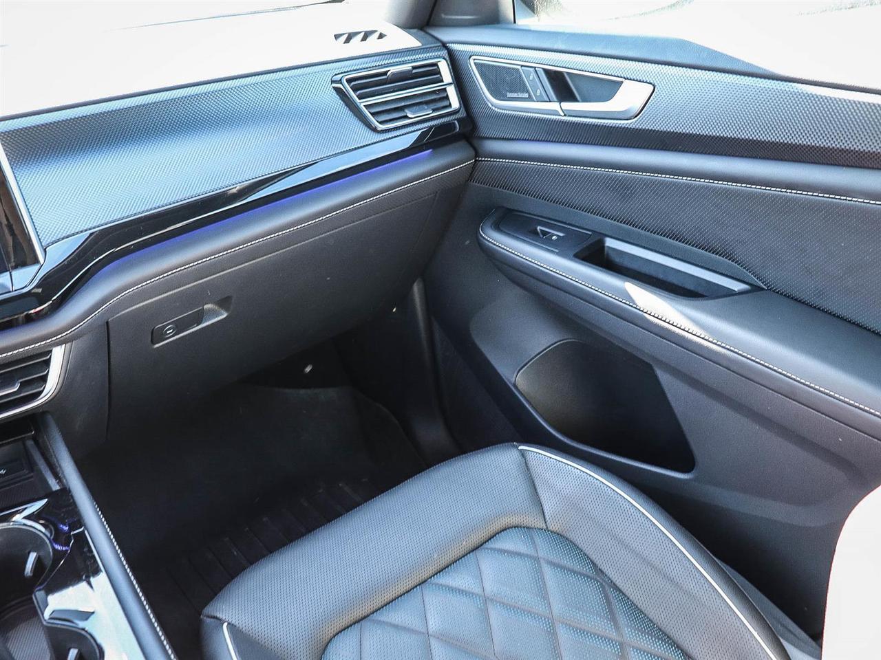 2025 Volkswagen Atlas Cross Sport Execline Photo