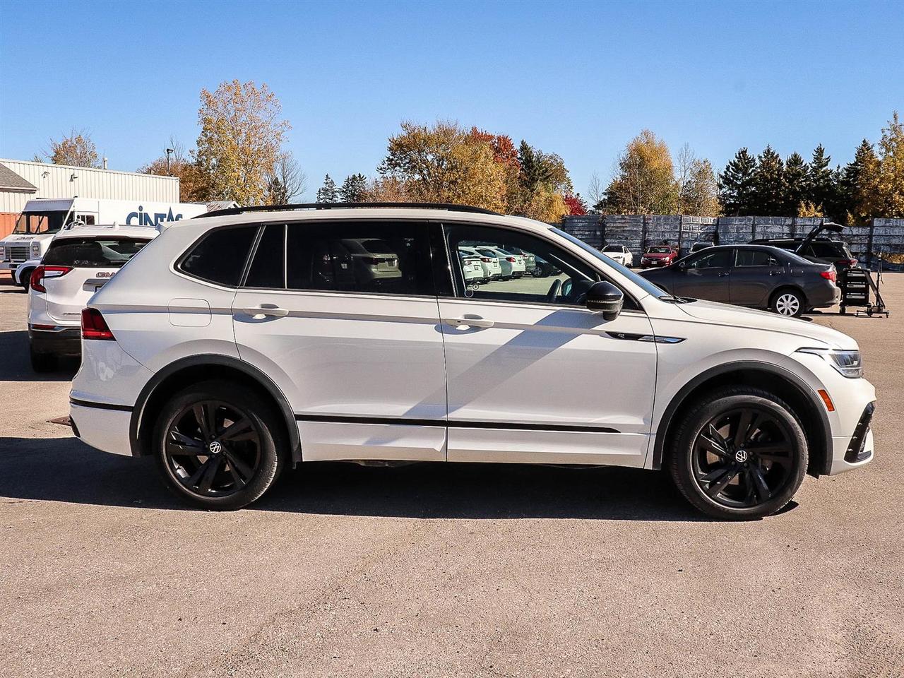 2024 Volkswagen Tiguan Comfortline R-Line Black Edition Photo