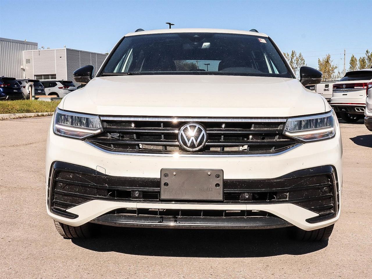 2024 Volkswagen Tiguan Comfortline R-Line Black Edition Photo5