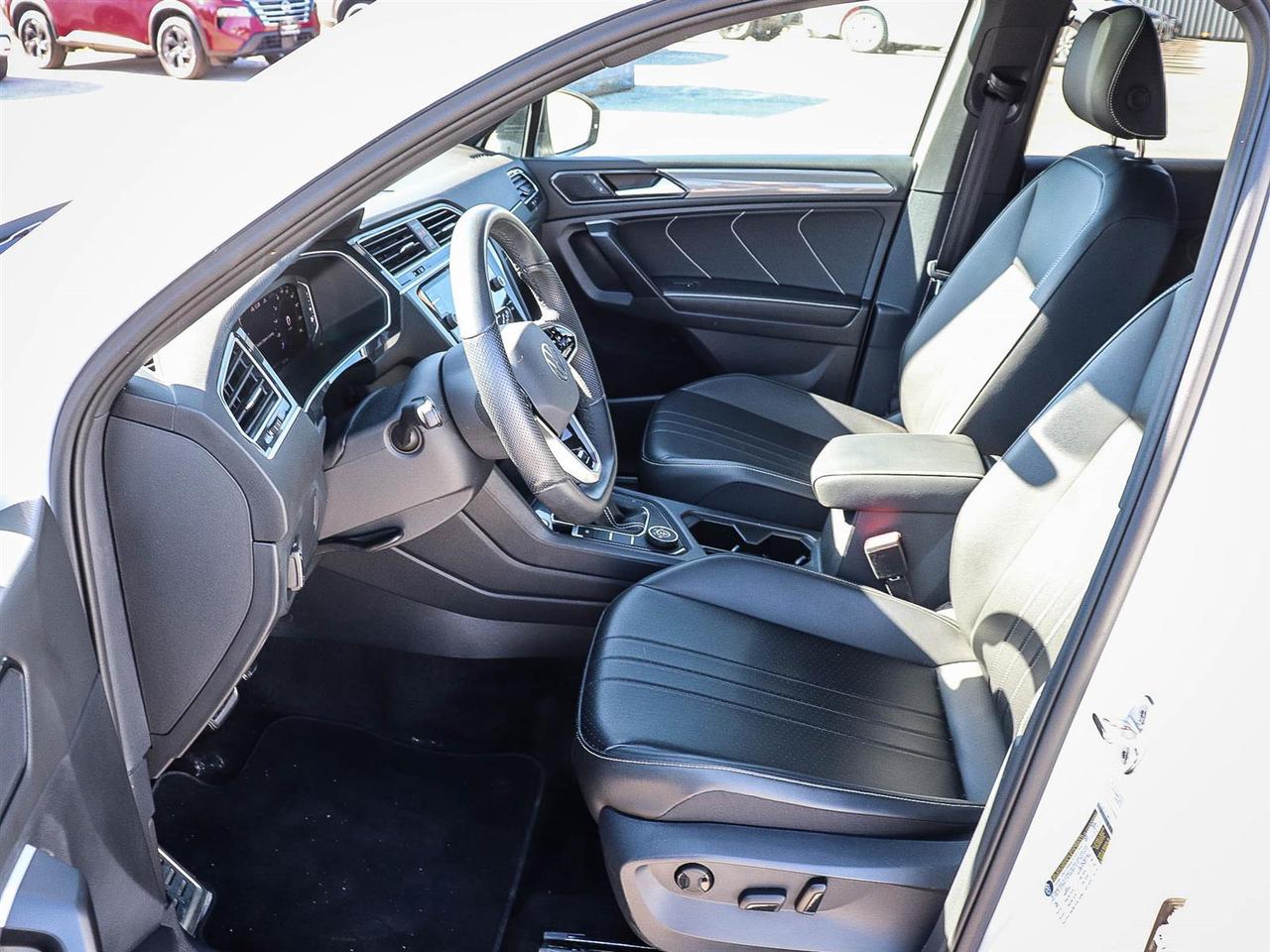 2024 Volkswagen Tiguan Comfortline R-Line Black Edition Photo