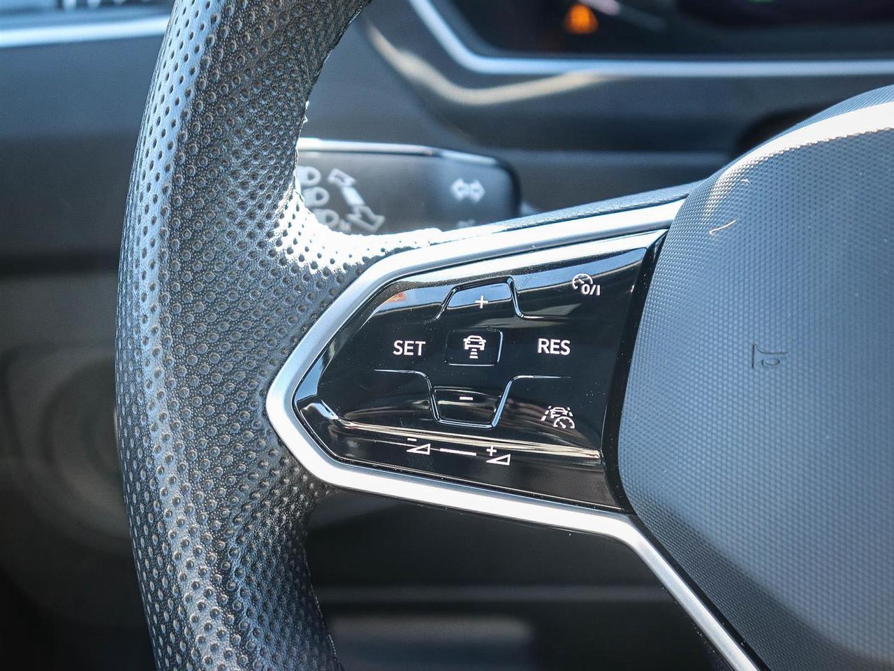 2024 Volkswagen Tiguan Comfortline R-Line Black Edition Photo