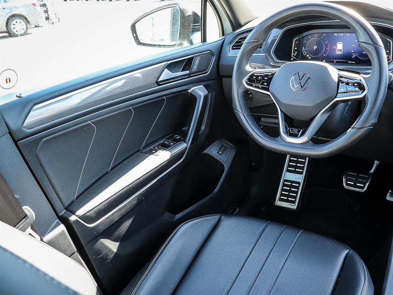 2024 Volkswagen Tiguan Comfortline R-Line Black Edition Photo