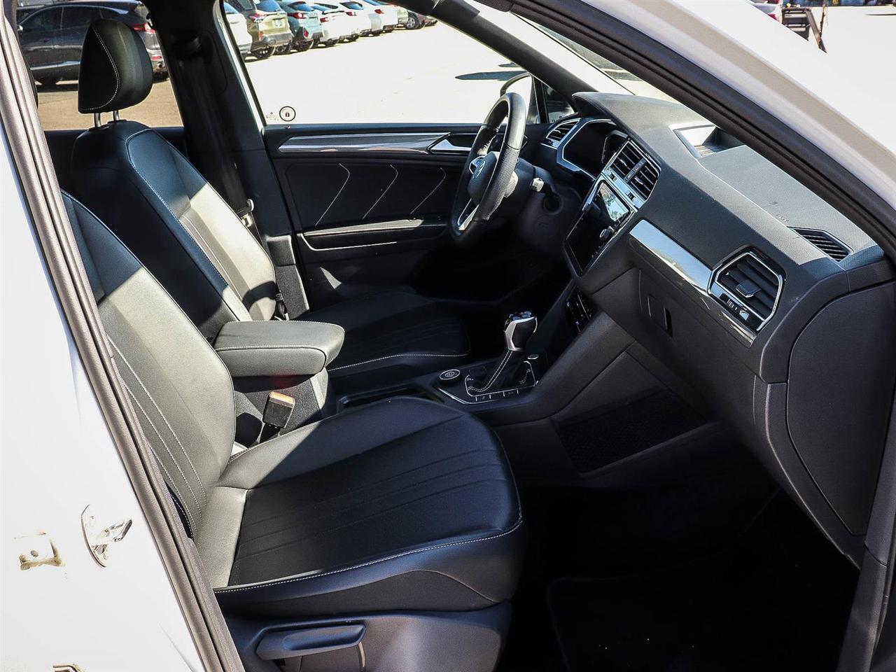 2024 Volkswagen Tiguan Comfortline R-Line Black Edition Photo