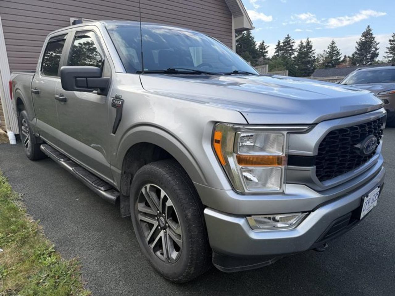 2021 Ford F-150 XL Crew 4X4 | STX Pkg | Bucket Seats | Rear Camera | Trailer Hitch | Cruise | and More ! Photo0