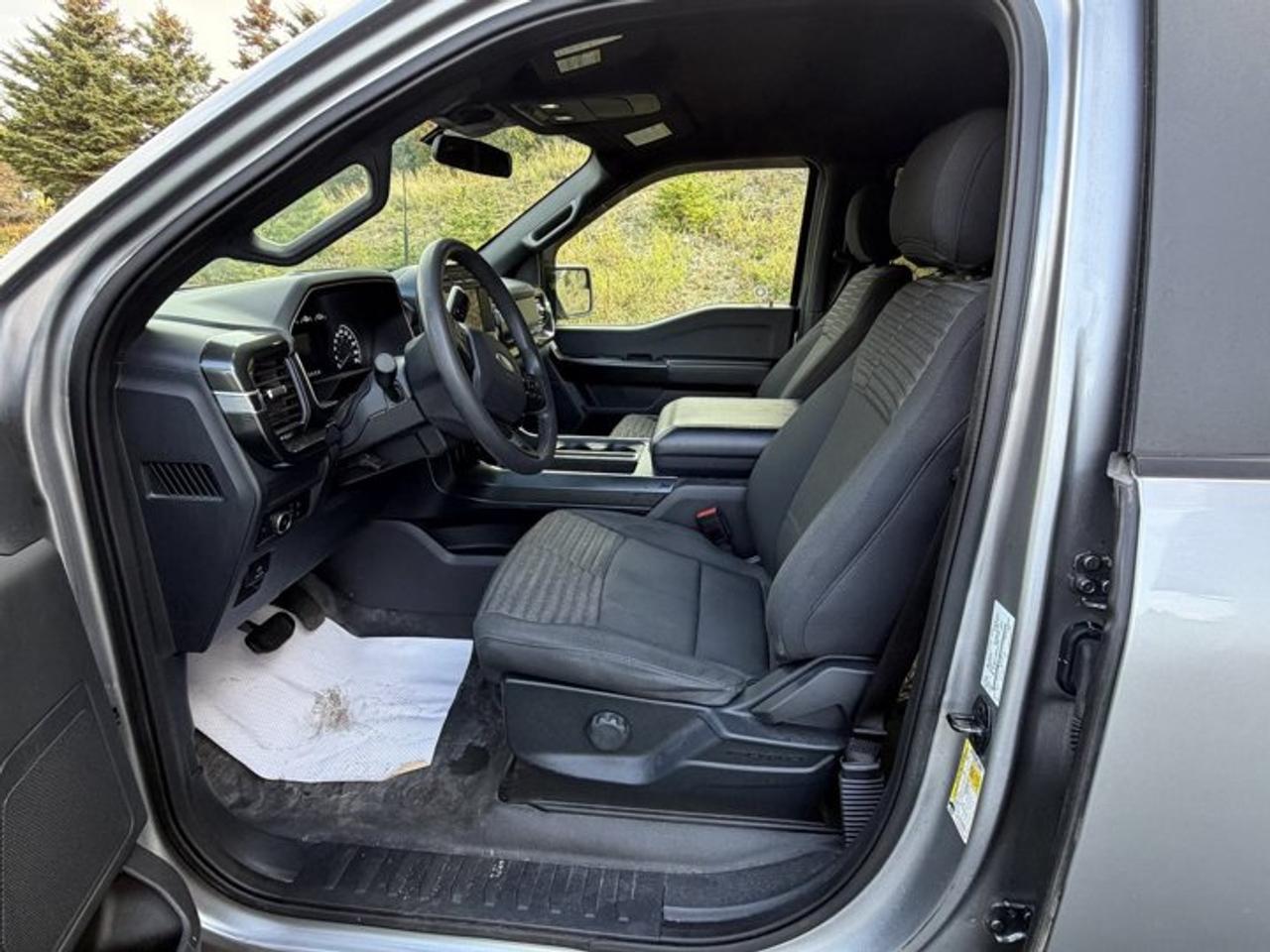 2021 Ford F-150 XL Crew 4X4 | STX Pkg | Bucket Seats | Rear Camera | Trailer Hitch | Cruise | and More ! Photo2