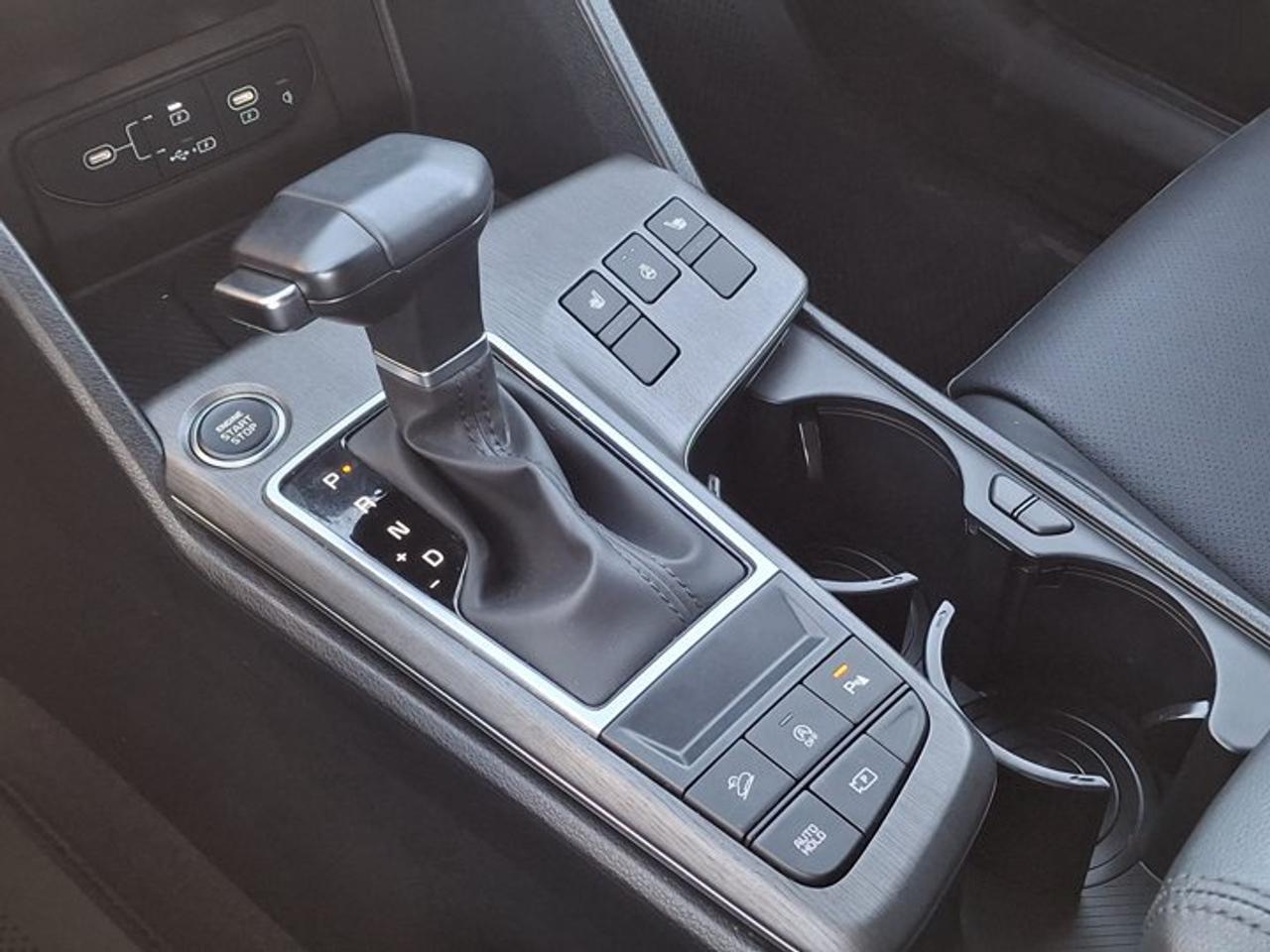 2026 Kia Sportage X-Line AWD | Leather | Heated Seats + Steering | Remote Start | Wireless Charger | CarPlay and More! Photo