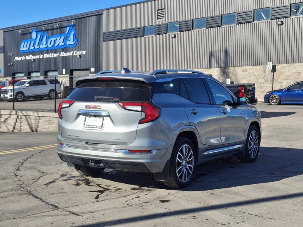 2024 GMC Terrain Denali AWD | Leather | Pano Roof | Heated Seats + Steering | Bose Audio | Remote Start | and More ! Photo